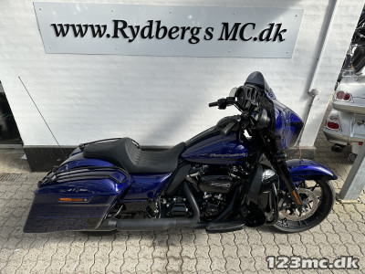 Harley-Davidson FLHXS Street Glide Special
