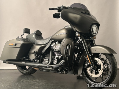 Harley-Davidson FLHXS Street Glide Special