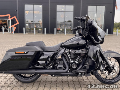 Harley-Davidson FLHXS Street Glide Special