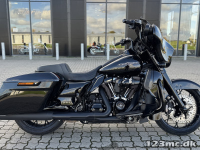 Harley-Davidson FLHXS Street Glide Special