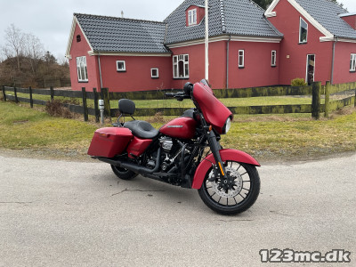 Harley-Davidson FLHXS Street Glide Special