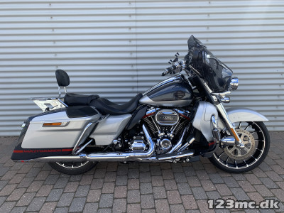 Harley-Davidson FLHXSE CVO Street Glide Harley-Davidson FLHXSE CVO Street Glide