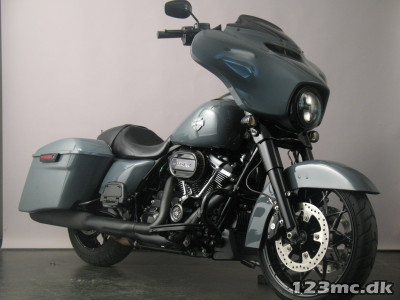 Harley-Davidson FLHXS Street Glide Special