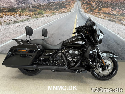 Harley-Davidson FLHXS Street Glide Special