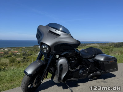 Harley-Davidson FLHXS Street Glide Special