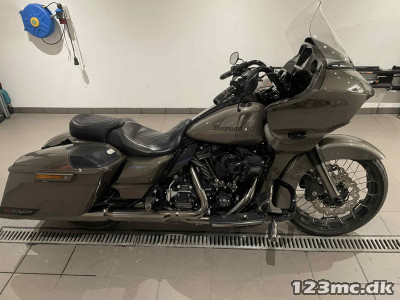 Harley-Davidson FLTRXSE CVO Road Glide