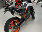 2021 KTM 890 Duke R