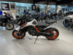 2021 KTM 890 Duke R