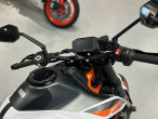 2021 KTM 890 Duke R