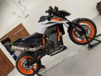 2021 KTM 890 Duke R