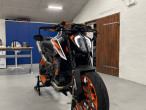 2021 KTM 890 Duke R