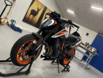 2021 KTM 890 Duke R