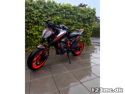 KTM 890 Duke R Sport