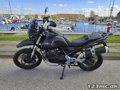 Moto Guzzi V85 TT Nero Etna