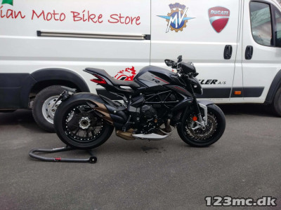 MV Agusta Dragster 800 RR Pirelli