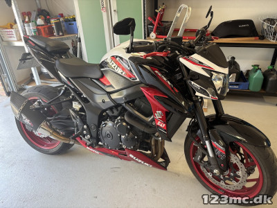 Suzuki GSXS 750 yoshimura