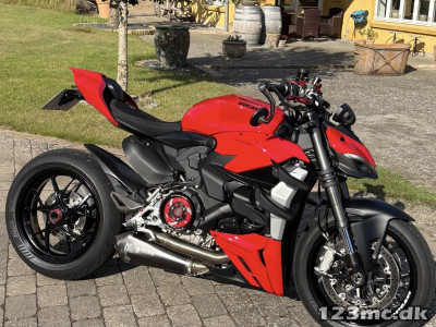 Ducati Streetfighter V2