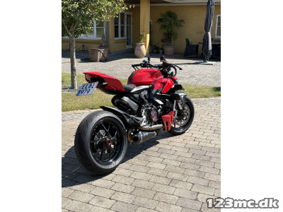 Ducati Streetfighter V2