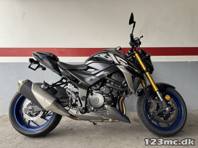 Suzuki GSXS 750