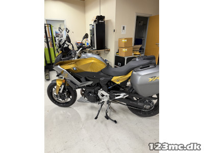 BMW F 900 XR