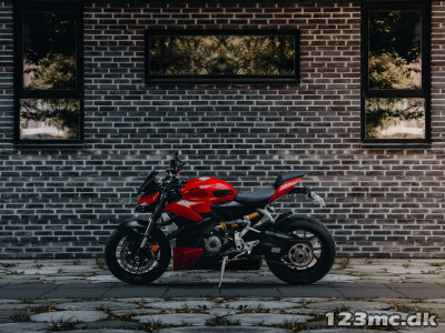 Ducati Streetfighter V2