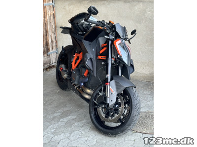 KTM 1290 Super Duke R Naked Bike