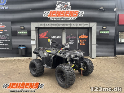 Polaris Sportsman XP 1000 S er på traktor plade