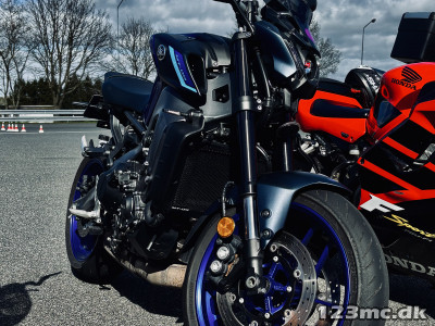 Yamaha MT-09 Icon blue