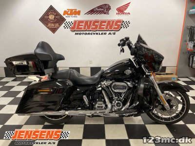 Harley-Davidson FLHXS Street Glide Special