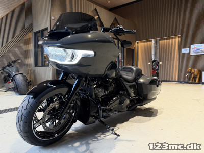 Harley-Davidson FLTRX Road Glide 117 - Special Edition
