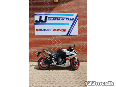 Suzuki GSX-8R
