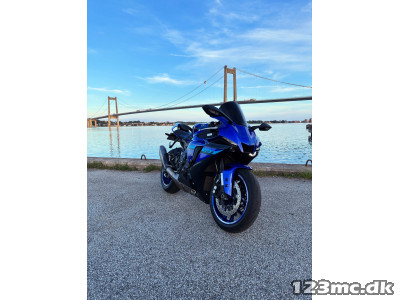 Yamaha YZF R1