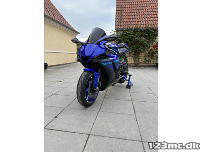 Yamaha YZF R1