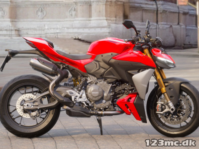 Ducati Streetfighter V2S