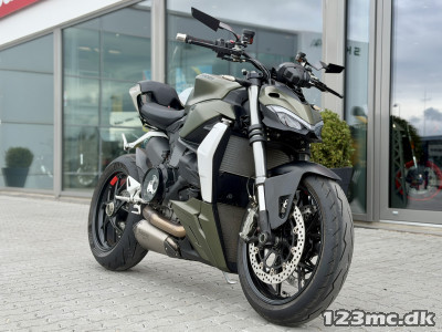 Ducati Streetfighter V2