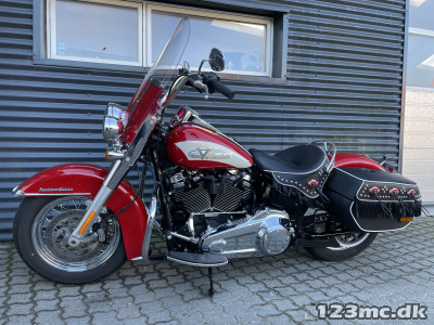 Harley-Davidson FLI Hydra-Glide Revival