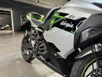 2025 Kawasaki Ninja e-1