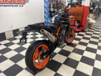 2025 KTM 890 Duke R