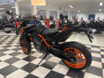 2025 KTM 890 Duke R