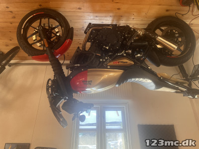 Royal Enfield Guerrilla 450