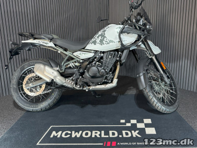 Royal Enfield Himalayan 450 Summit - Kamet White