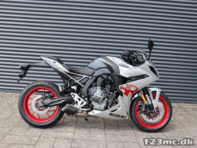Suzuki GSX-8R