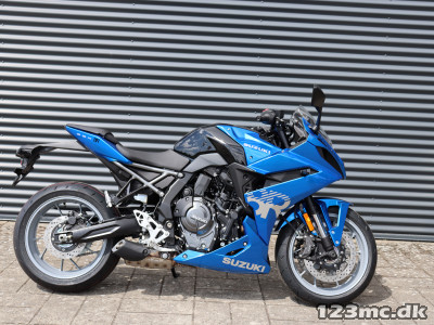 Suzuki GSX-8R