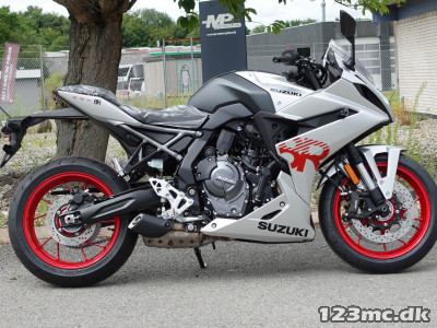 Suzuki GSX-8R