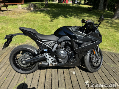 Suzuki GSX-8R