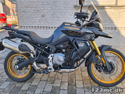Voge DS 900 X