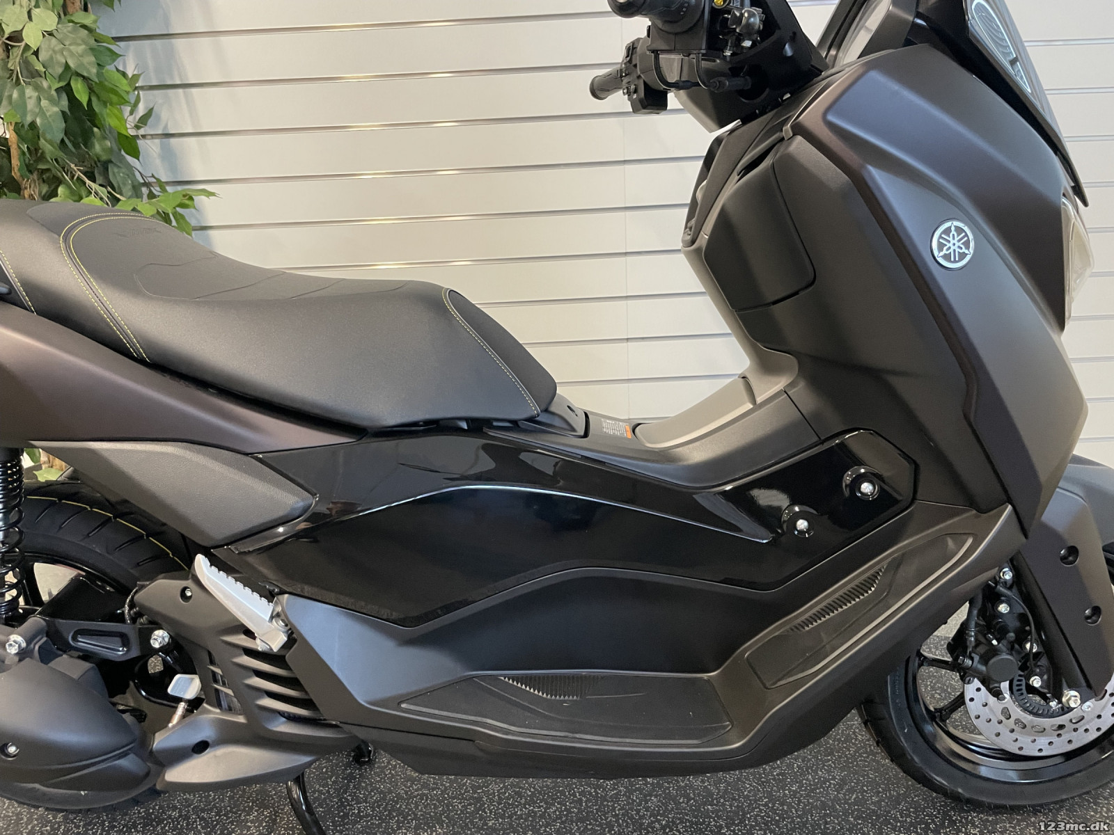 N Max R8 Ny Yamaha N-Max 125 Tech Max - Dark Magma 2025 til salg - 123mc