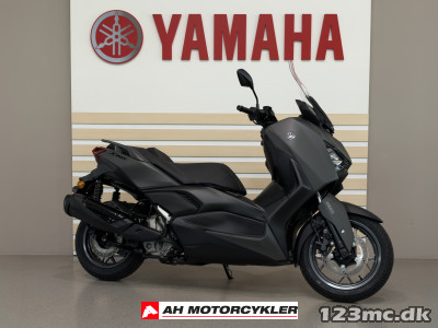 Yamaha X-Max 300