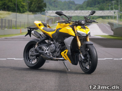 Ducati Streetfighter V2 S