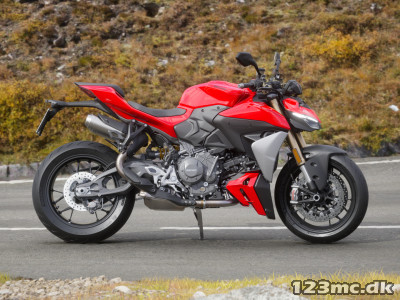 Ducati Streetfighter V2